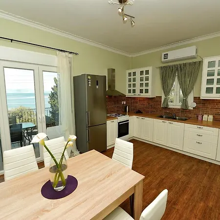 Despina Benitses וילה